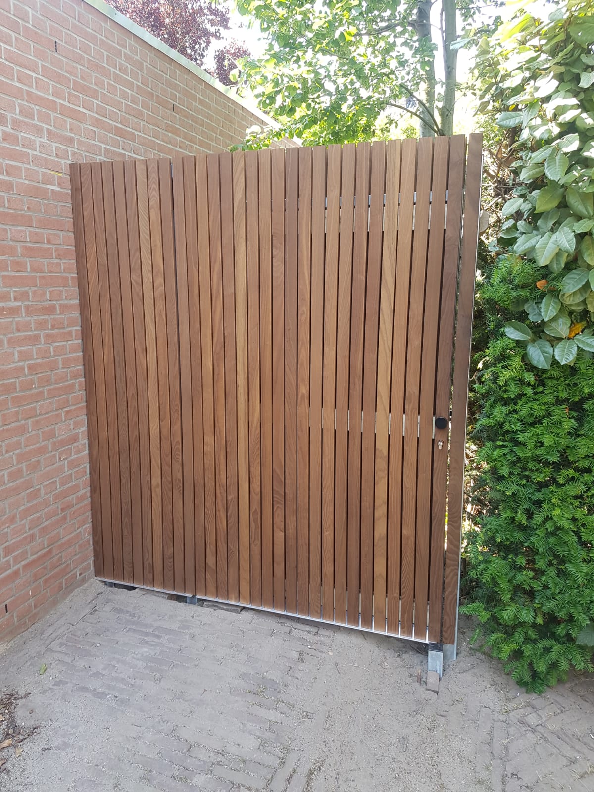 verkouden worden buitenspiegel Hertogin Poorten van hardhout en staal, mooi voor in elke tuin | Ronduithout.nl